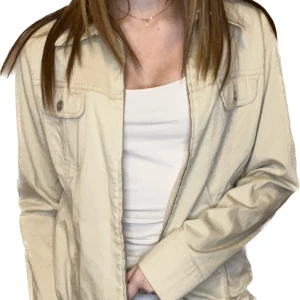 Jacka - Jeansliknande jacka! Den är i skönt materiel och i en beige färg, 💸använd gärna köp nu funktionen Swish funkar självklart också💸besvarar gärna frågor om plagget🥰