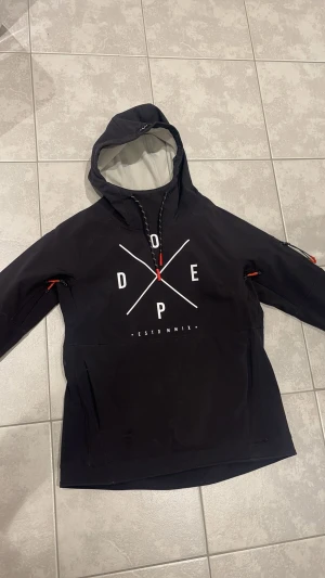 Dope jacka  - Säljer min skidjacka pga att den inte kommer till användning. Använd få gånger, köptes för 1799kr