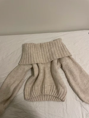 Stickad off shoulder tröja  - Nyskick 