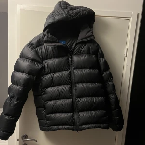 J. Lindeberg jacka - Vinterjacka / pufferjacka från  J. Lindeberg i storlek L. 