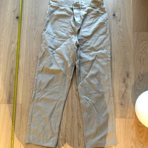 Beige Workpants  - Beige workpants från Weekday. Storlek 48 sitter som 32/32 