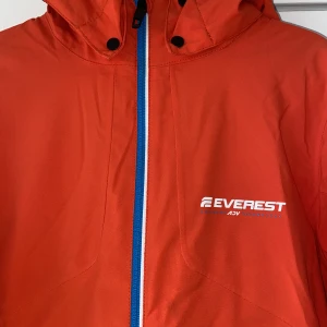 Vinter/skidjacka - Skidjacka i fint skick från Everest i storlek M