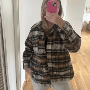 Jacka ASOS - Säljer denna jacka från ASOS i storlek M. Köparen står för frakten. 