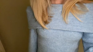 Jättefin stickad klänning - Säljer denna superfina klänning från h&m. Använd endast någon gång så är i fint skick. Säljer för 250kr men pris går alltid att diskutera💓Kom privat för fler bilder. 
