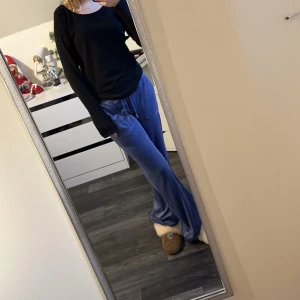 Juicy byxor  - Juicy byxor i storlek S har används fåtal gånger, är i jätte fin färg 😻 köptes för 1200 säljer för 500