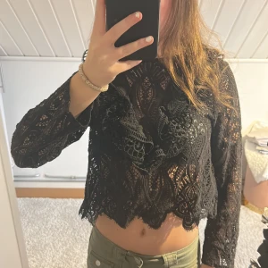 Spets topp - Fin spetstopp från zara, knappt använd❤️ Använd gärna köp nu men säg till innan!!