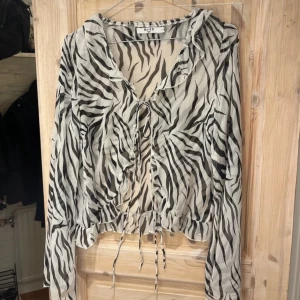 Topp från NAKD - Storlek 34