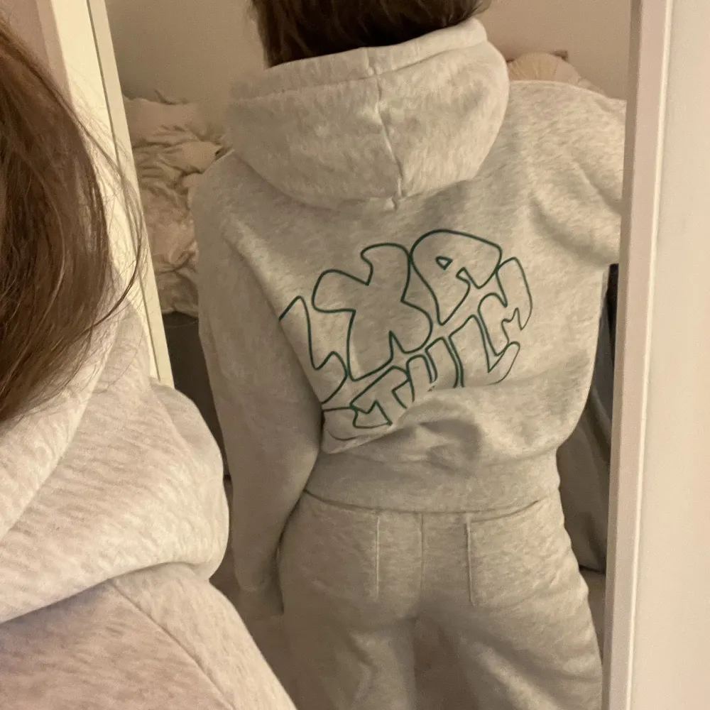 Helt oanvänd!. Hoodies.