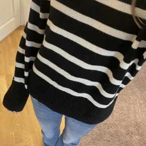 Stickad tröja - Stickad tröja från Gina, använd 1 gång❤️ slutsåld på hemsidan 