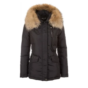 Jacka - Hollies jacka storlek 36. Äkta päls. köptes för 4.000 men jag sälen för 1.000❤️ (priset kan även diskuteras )