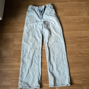 Lindex Vanja stl 152 - Jeans från Lindex i mycket fint skick. Stl 152