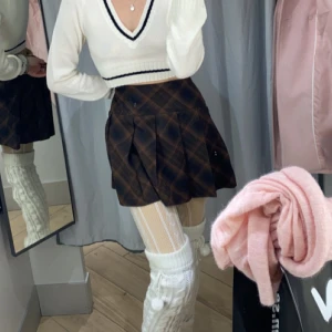 Kjol - Kjol från h&m, superfin och knappt använd. Storlek 34. Normal i storleken 