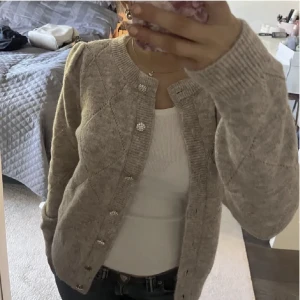 Vero Moda kofta  - Strl xs men lite oversized passar S oxå, endast testad 💕