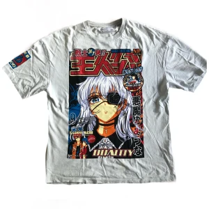 Graphic tee - Så fin, trycket är inspirerat av uppslaget på en manga/anime tidning. Den är i fint använda skick och är oversized, därmed står s på lappen men den är mer som en M-L. Färgen är ljusblå:)