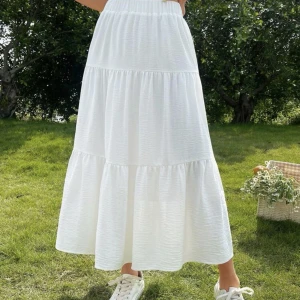 Maxikjol - En fin maxikjol som aldrig är använd då den var i kortaste laget för mig. Jag är 172💕💕Fler bilder kan ges vid behov!!