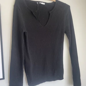 Svarta tröja - V ringning 