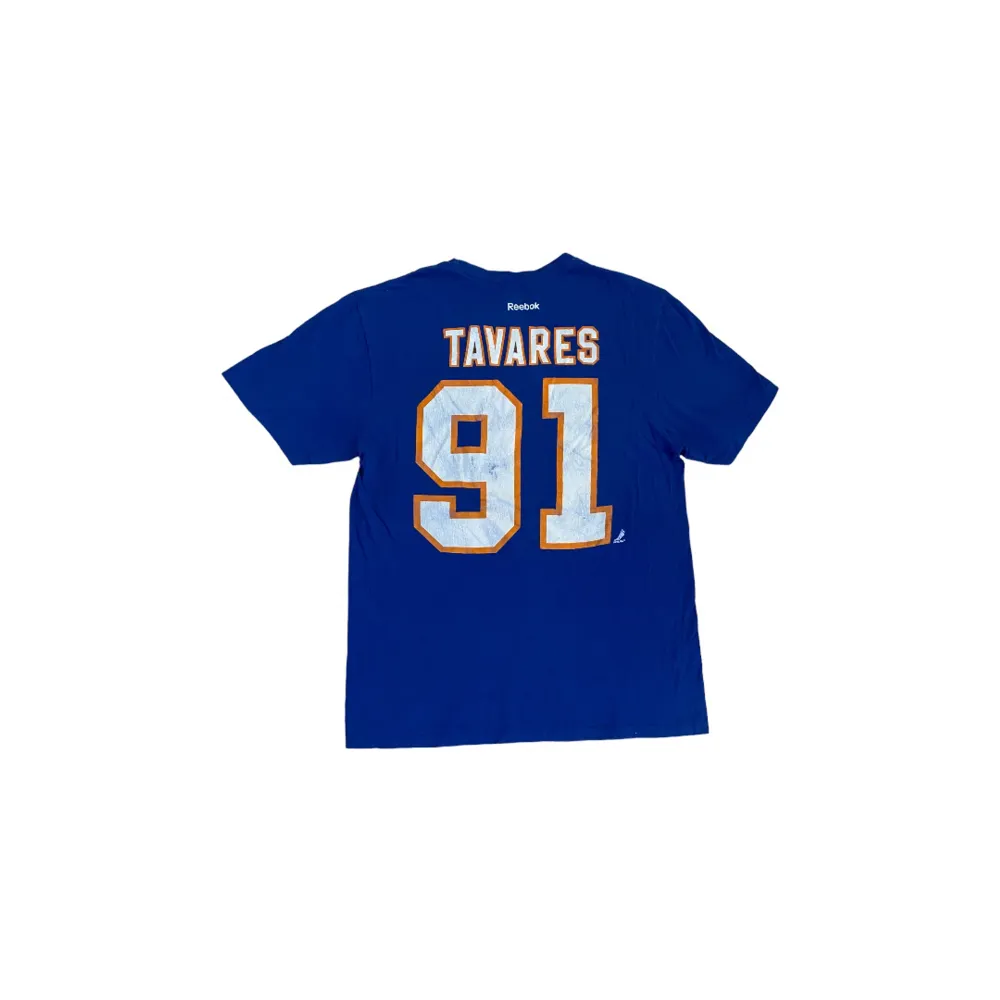 Reebok NY Islanders Vintage T-shirt 💙🧡  Pris: •199kr  Stl: L  Bredd 50cm Längd 72cm  Kontakta oss för mer info🤍  . T-shirts.