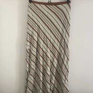 Långkjol - Randig maxi kjol