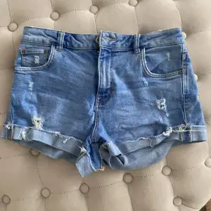 Shorts från Zara i storlek XS, inga skavanker 