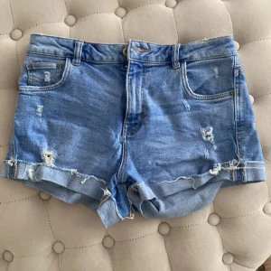 Jeansshorts  - Shorts från Zara i storlek XS, inga skavanker 