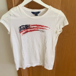 T-shirt - Storleken är som en xs💙