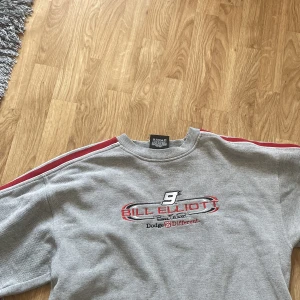 Vintage Sweatshirt - Vintage sweatshirt som är köpt på second hand. Är i bra skick!