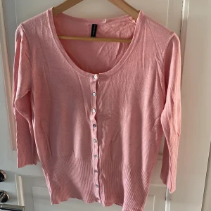 Ljusrosa långärmad topp - Mjuk viskos topp. Storlek. 36/38 