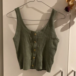 Topp - Snygg grön & helt oanvänd topp från h&m.