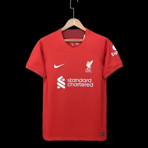 Liverpool Kit 22/23  - Jag säljer min Liverpool tröja då den är liten för mig den är knappast använd skriver vid intresse.