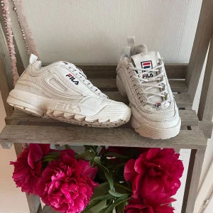 Fila skor - Fila skor i storlek 37 för 99kr❣️