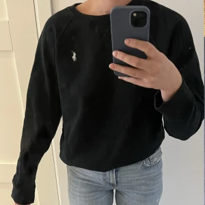Ralph Lauren Svart Tröja - Använd men i gott skick!