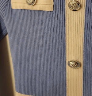 Blå klänning med knappar - Blå klänning med knappar storlek S. Aldrig använd. 