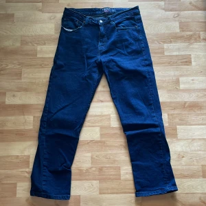 Blå jeans - Cool blue jeans  W:32 L:30