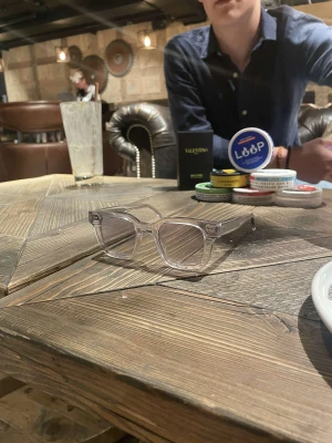 Chimi 04 Clear - Bra skick skulle säga 9/10 använd fåtal gånger då jag inte tyckte dom passade mig bra, finns även box och dust bag till. Priset kan diskuteras