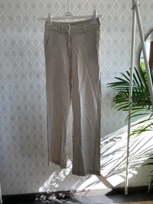 Linnebyxor - Hör av dig om du har frågor eller vill ha fler bilder🦋 passar en xs!