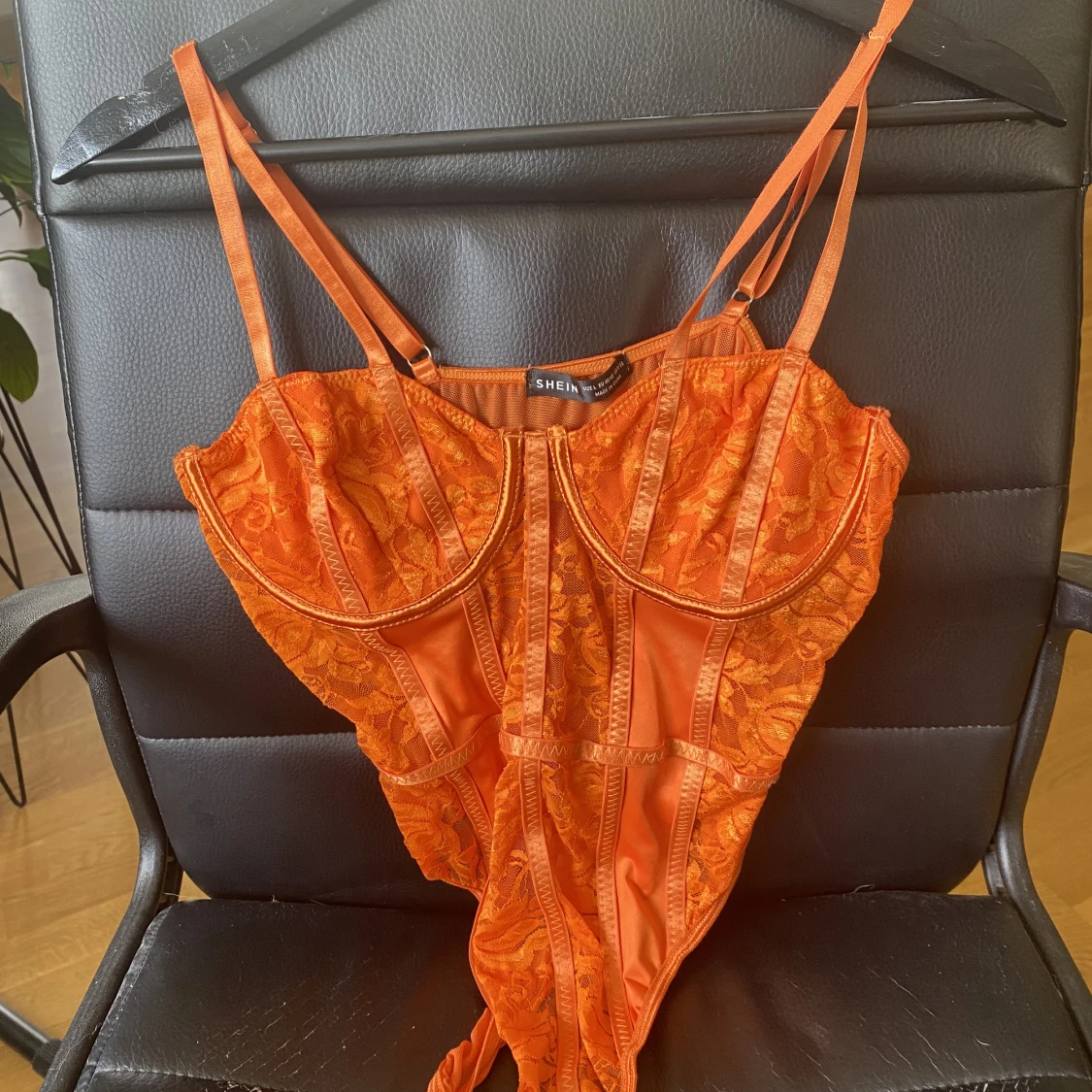 Orange bodysuit - 90