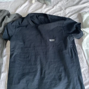 Hugo boss tröja - Hugo boss tröja har knappt använt och det är bra form 