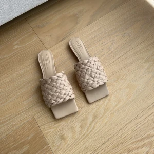 Sandaler från Arket - Nypris 1350.