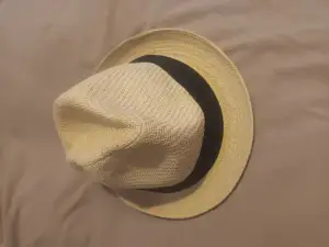 Hej säljer den straw hat från Jack and jones i bra skick. 