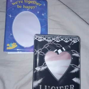 2 KPOP Collect Books - One pocket collect books. Mycket bra skick utöver att den svarta har en liten reva på baksidan.