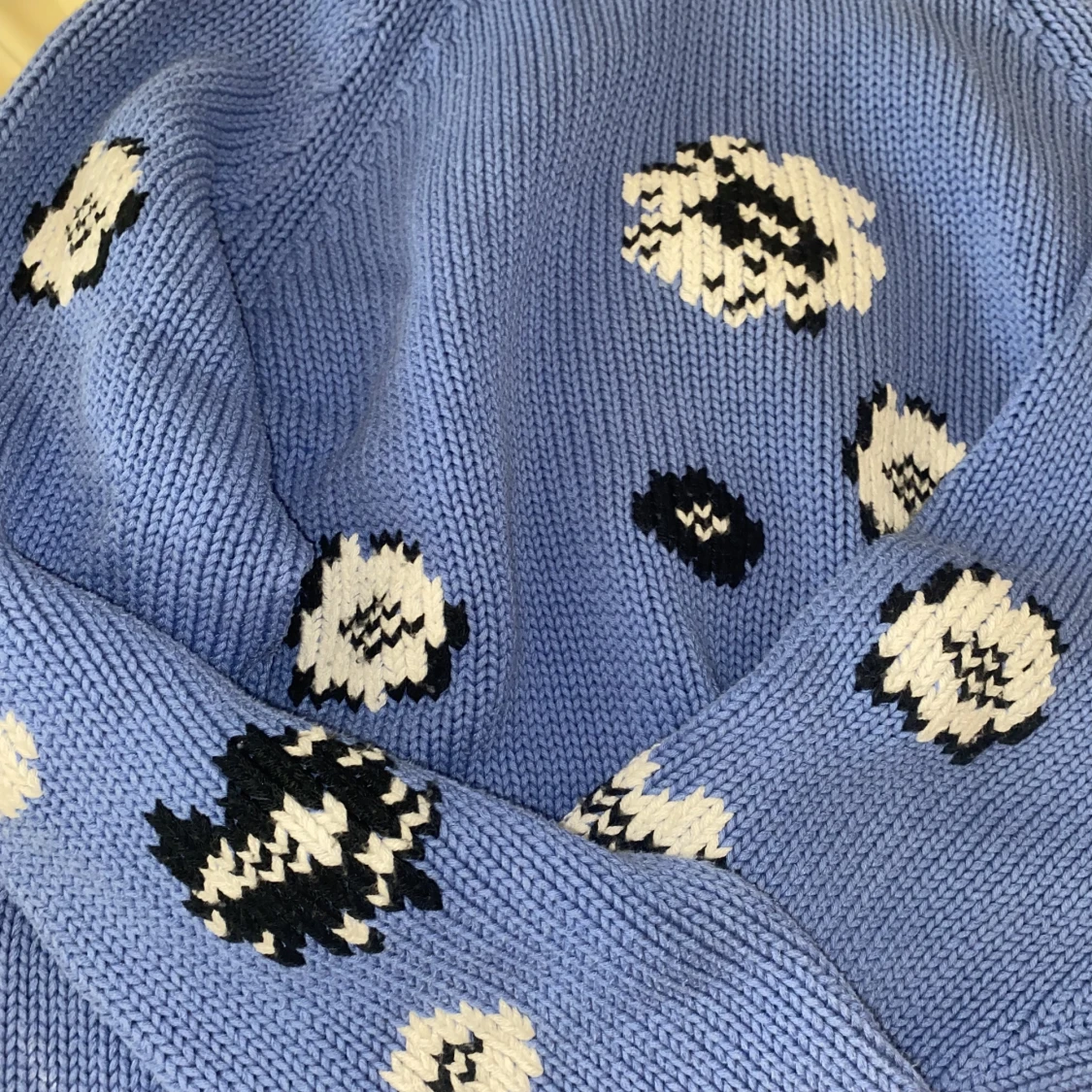 Blommig stickad tröja - 91