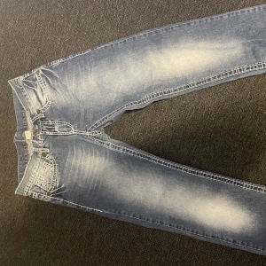 True Religion Jeans - Säljer min pappas True Religion jeans från 2011 vet it så mycket mer om vart han fick dom ifrån.