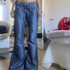 Baggy byxor - Ascoola typ silvriga glansiga byxor 💯jag är 175 cm lång!