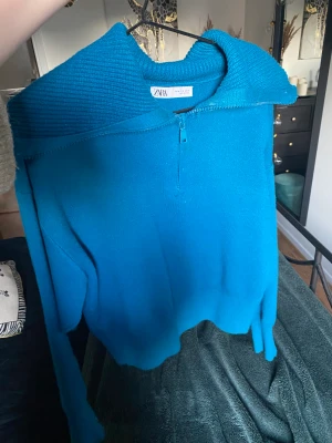 blå halfzip sweatshirt  - blå halfzip sweatshirt i storlek s från zara