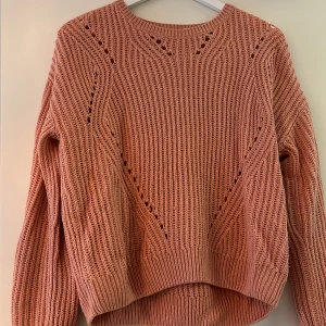 Stickad tröja  - Stickad tröja från Kappahl i storlek 170. Använd men säljes pågrund av använder ej längre.