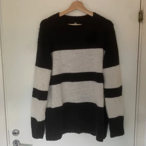 randig sweater - tunn stickat randig sweater  i bra skick