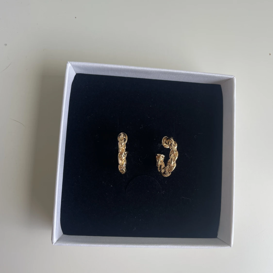 Guldiga örhängen  - 91