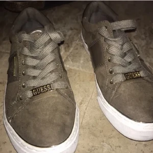 Guess skor  - Storlek 37,5