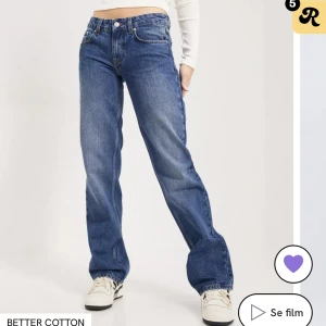 Low waist jeans - Säljer dessa Low waist jeans från Nelly, inga defekter och säljer för att de är för korta, passar de som har str xs/s o är ungefär 160 lång, slutsålda på hemsidan
