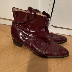 Läderboots - Röda vintage läderboots inhandlade i London för ca 20 år sedan. Sparsamt använda. 